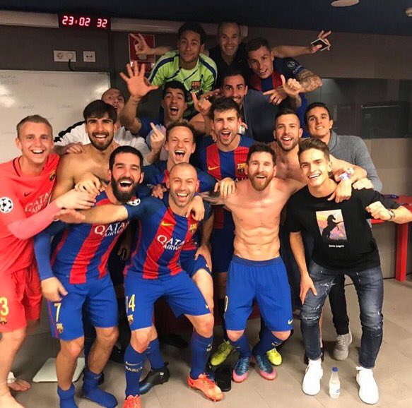 La celebración de los jugadores del Barcelona por su remontada... con peineta de Mathieu incluída La celebración de los jugadores del Barcelona por su remontada... con peineta de Mathieu incluída