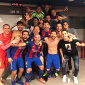 Los jugadores del Barcelona celebran la victoria contra el PSG