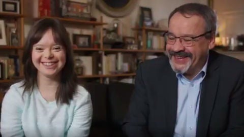M&eacute;lanie S&eacute;gard, una joven con s&iacute;ndrome de down, que va a cumplir su sue&ntilde;o de ser presentadora en televisi&oacute;n