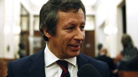 El diputado del PP Carlos Floriano en los pasillos del Congreso