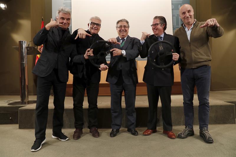 Tricicle alerta del peligro de usar el móvil al volante en la nueva campaña de la DGT Tricicle alerta del peligro de usar el móvil al volante en la nueva campaña de la DGT