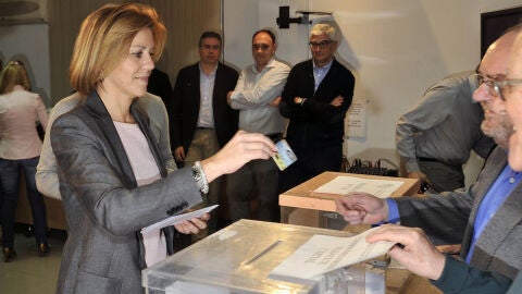  Cospedal en las votaciones en la sede del PP en Albacete