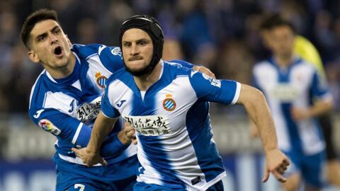 Gerard Moreno y Piatti celebran su gol a Las Palmas.