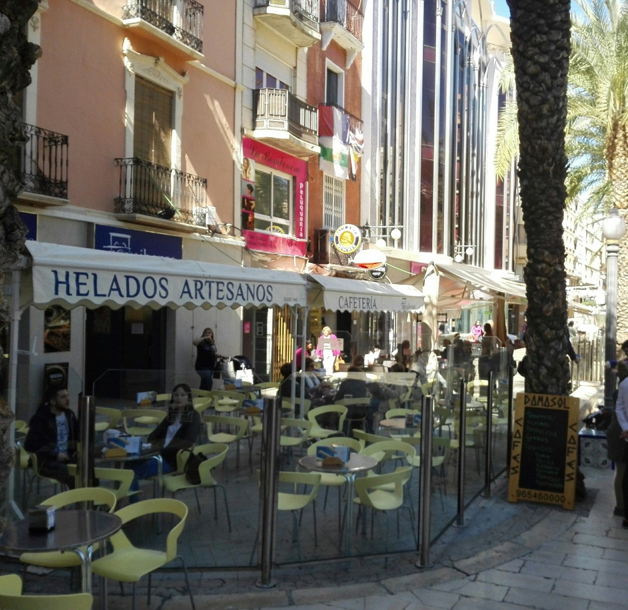 Los hosteleros del centro de Elche se rebelan contra el tripartito para mantener las condiciones de sus terrazas Los hosteleros del centro de Elche se rebelan contra el tripartito para mantener las condiciones de sus terrazas