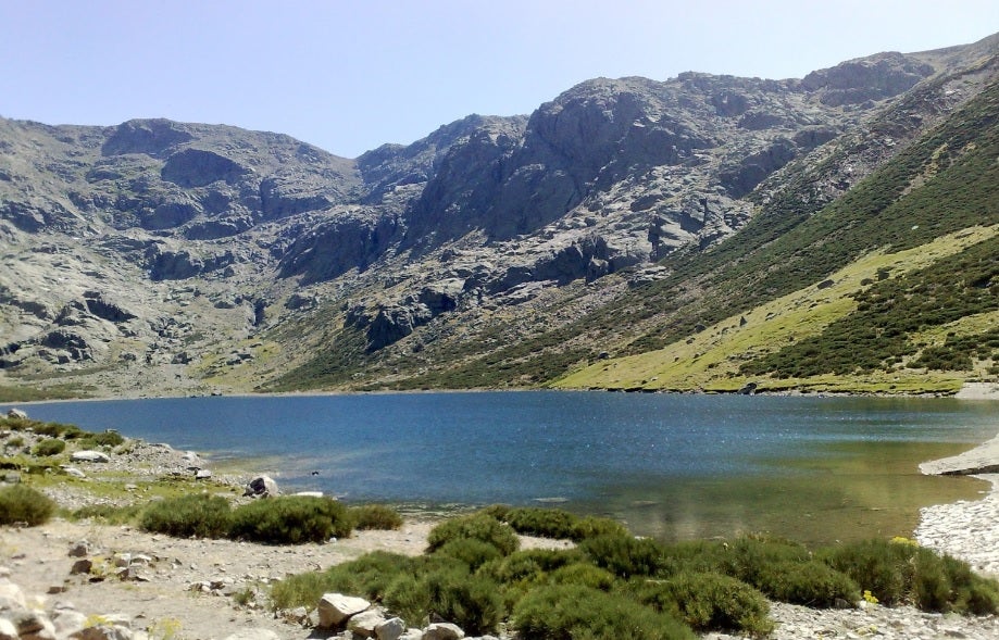 Por primera vez una persona con discapacidad sube a Gredos en silla adaptada Por primera vez una persona con discapacidad sube a Gredos en silla adaptada