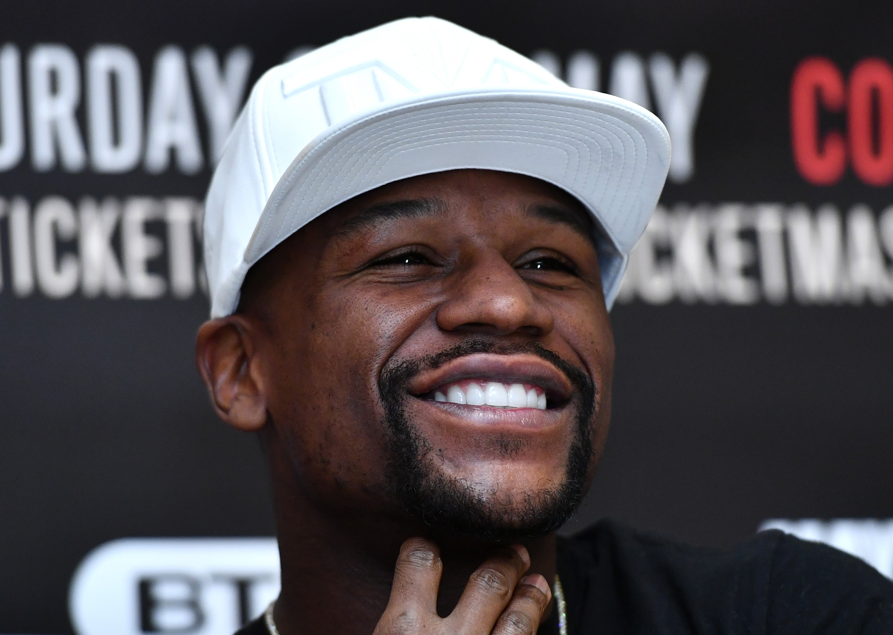 Floyd Mayweather dice que pasará todas las noches en su club de striptease antes del combate contra McGregor Floyd Mayweather dice que pasará todas las noches en su club de striptease antes del combate contra McGregor