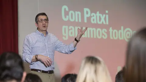 Patxi López durante su intervención en un encuentro con militantes Patxi López durante su intervención en un encuentro con militantes