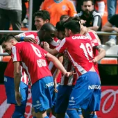Los jugadores del Sporting celebran el gol de Duje Cop ante el Valencia Los jugadores del Sporting celebran el gol de Duje Cop ante el Valencia