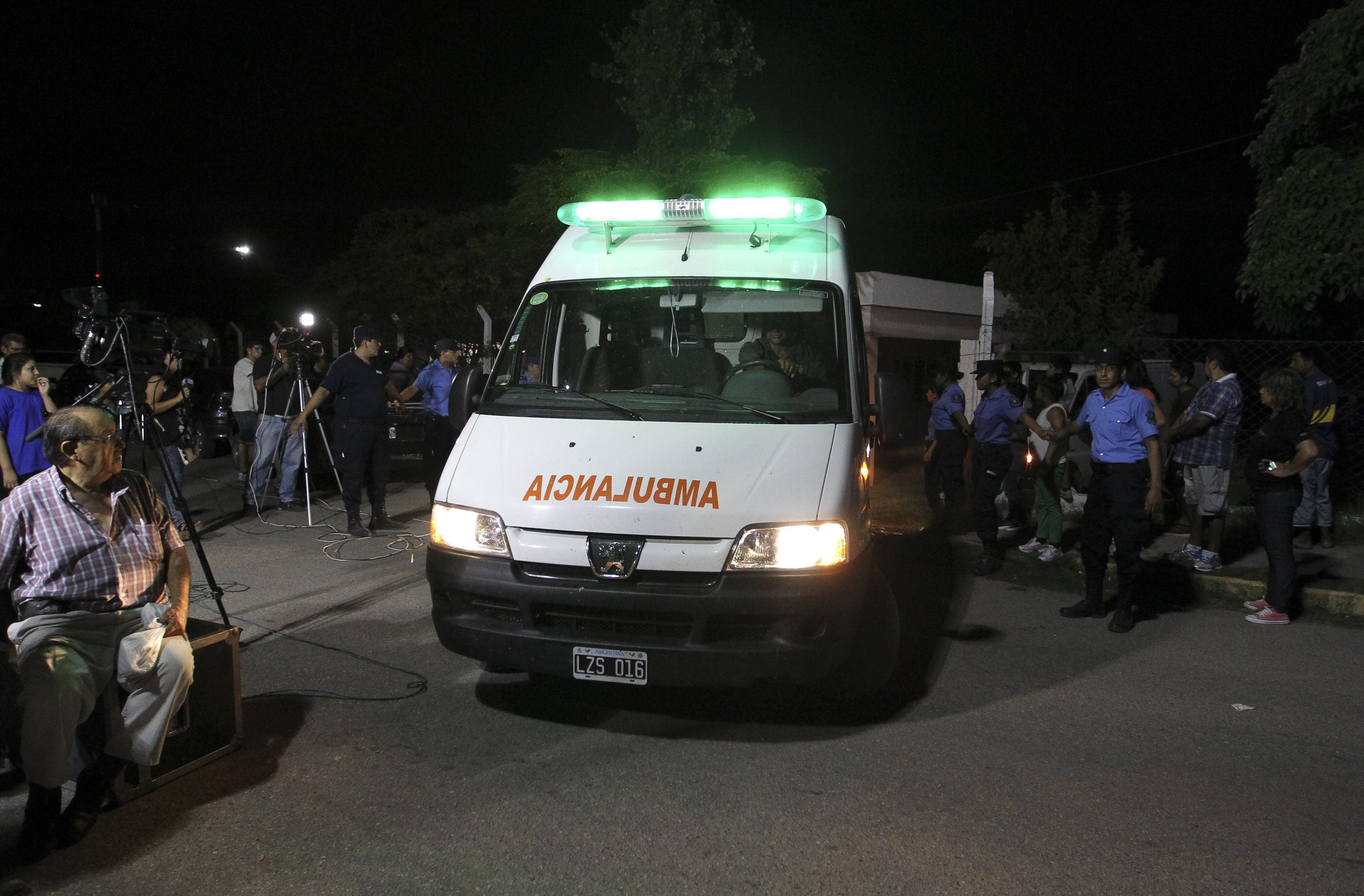 Mueren al menos dos personas por una avalancha en un concierto en Argentina Mueren al menos dos personas por una avalancha en un concierto en Argentina