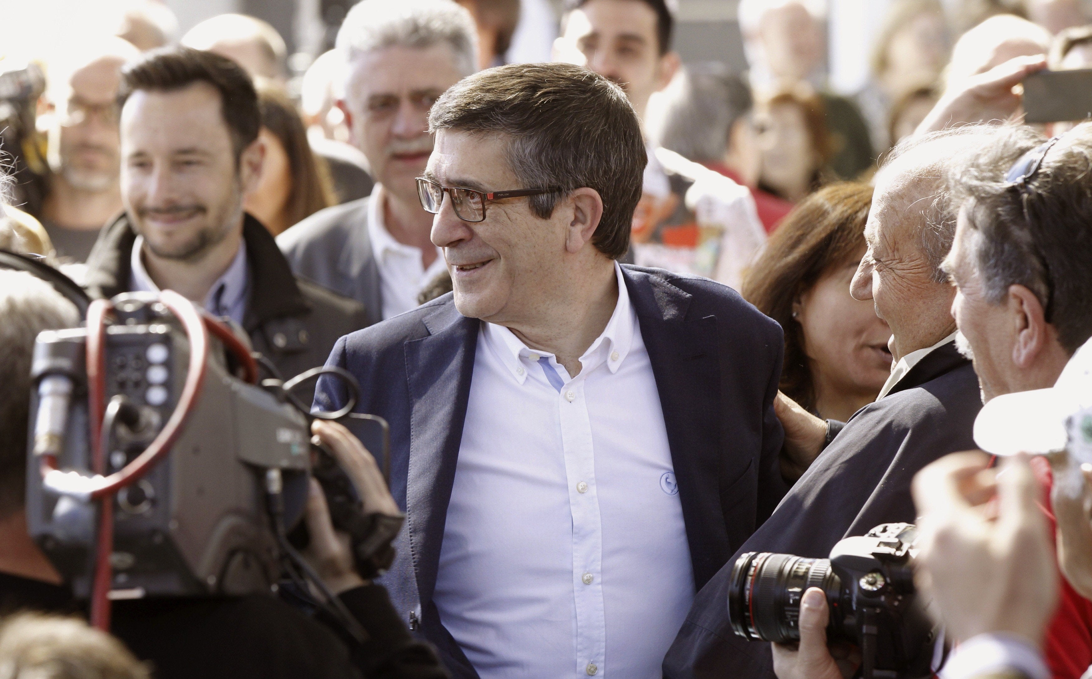 Rubén Amón indulta a Patxi López: "Acumula cargos por encima de sus posibilidades" Rubén Amón indulta a Patxi López: "Acumula cargos por encima de sus posibilidades"