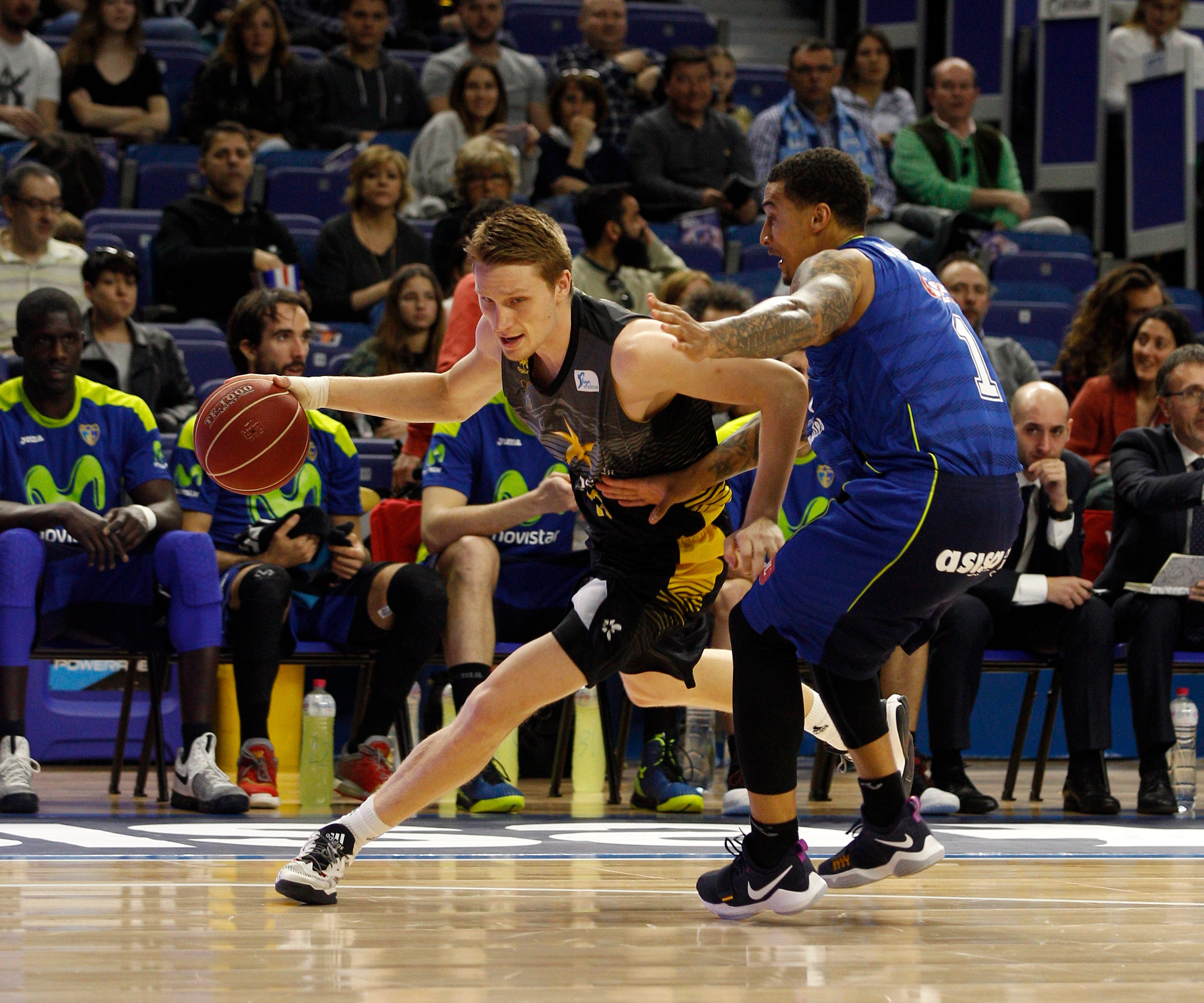 El Iberostar Tenerife consolida su liderato en la ACB tras ganar al Estudiantes El Iberostar Tenerife consolida su liderato en la ACB tras ganar al Estudiantes