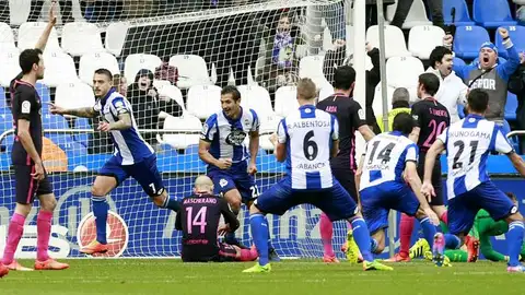 El Deportivo celebra el gol de Joselu El Deportivo celebra el gol de Joselu