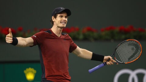 Andy Murray gesticula durante su partido en Indian Wells