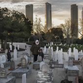 Save the Children recrea en Madrid un cementerio sirio