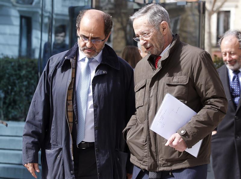 Segura y Restoy niegan conocer los correos que advertían de la inviabilidad de la salida a Bolsa de Bankia Segura y Restoy niegan conocer los correos que advertían de la inviabilidad de la salida a Bolsa de Bankia