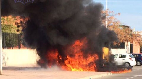 La furgoneta siniestrada ha sufrido m&uacute;ltiples desperfectos.