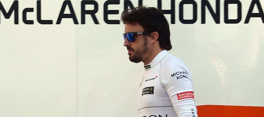 Fernando Alonso, durante una sesión de pretemporada con McLaren Fernando Alonso, durante una sesión de pretemporada con McLaren