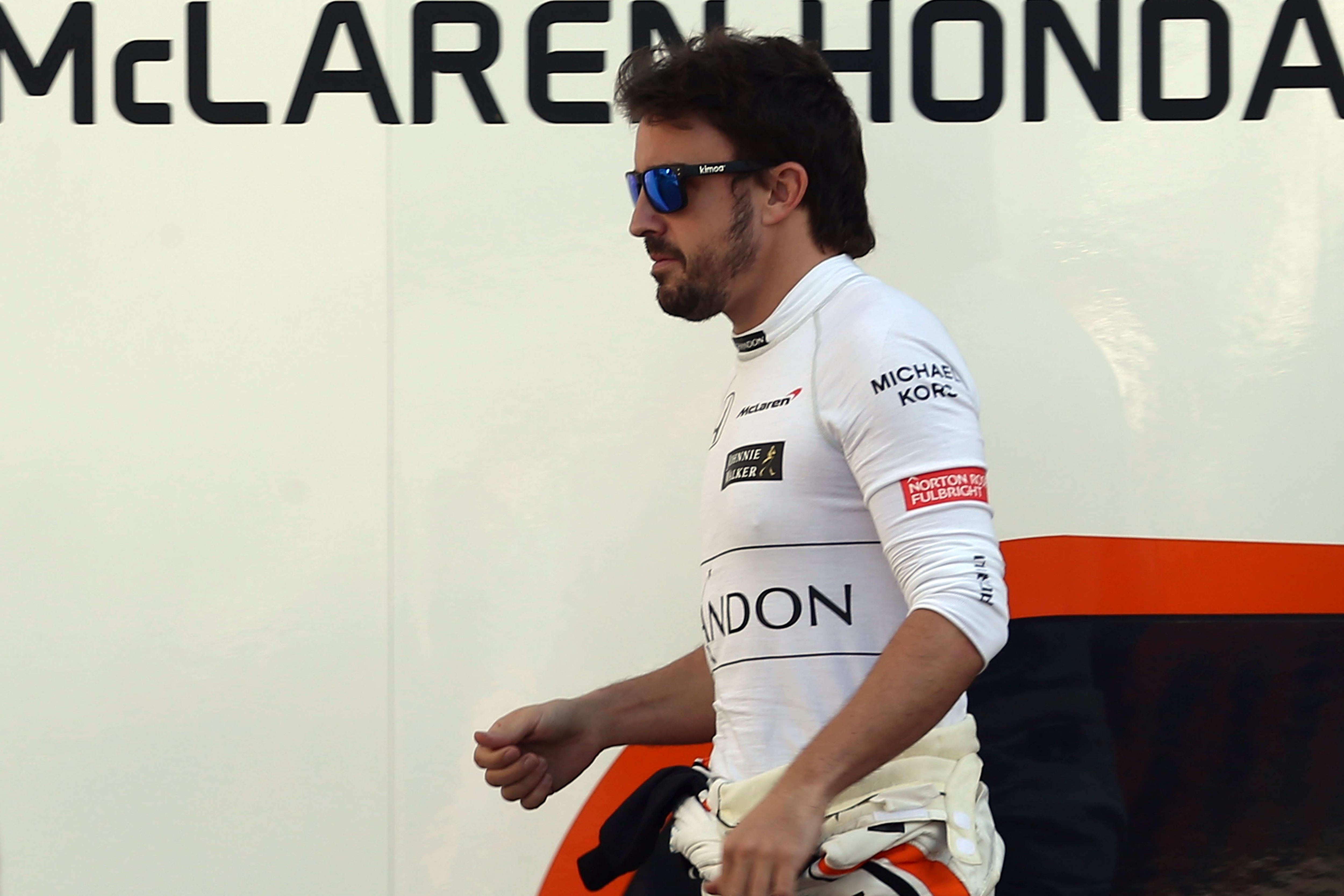 Fernando Alonso inicia su decimosexta temporada envuelto de nuevo en la incertidumbre Fernando Alonso inicia su decimosexta temporada envuelto de nuevo en la incertidumbre