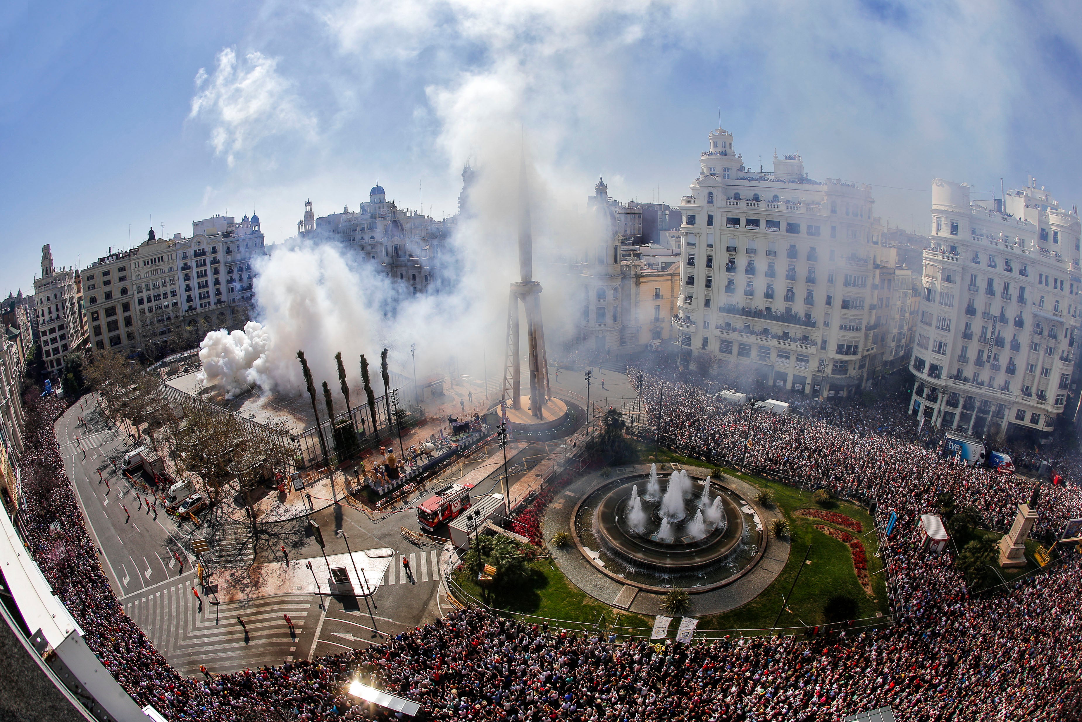 Abierto el plazo para participar en el sorteo de entradas para ver "les mascletaes" desde el Ayuntamiento de València Abierto el plazo para participar en el sorteo de entradas para ver "les mascletaes" desde el Ayuntamiento de València