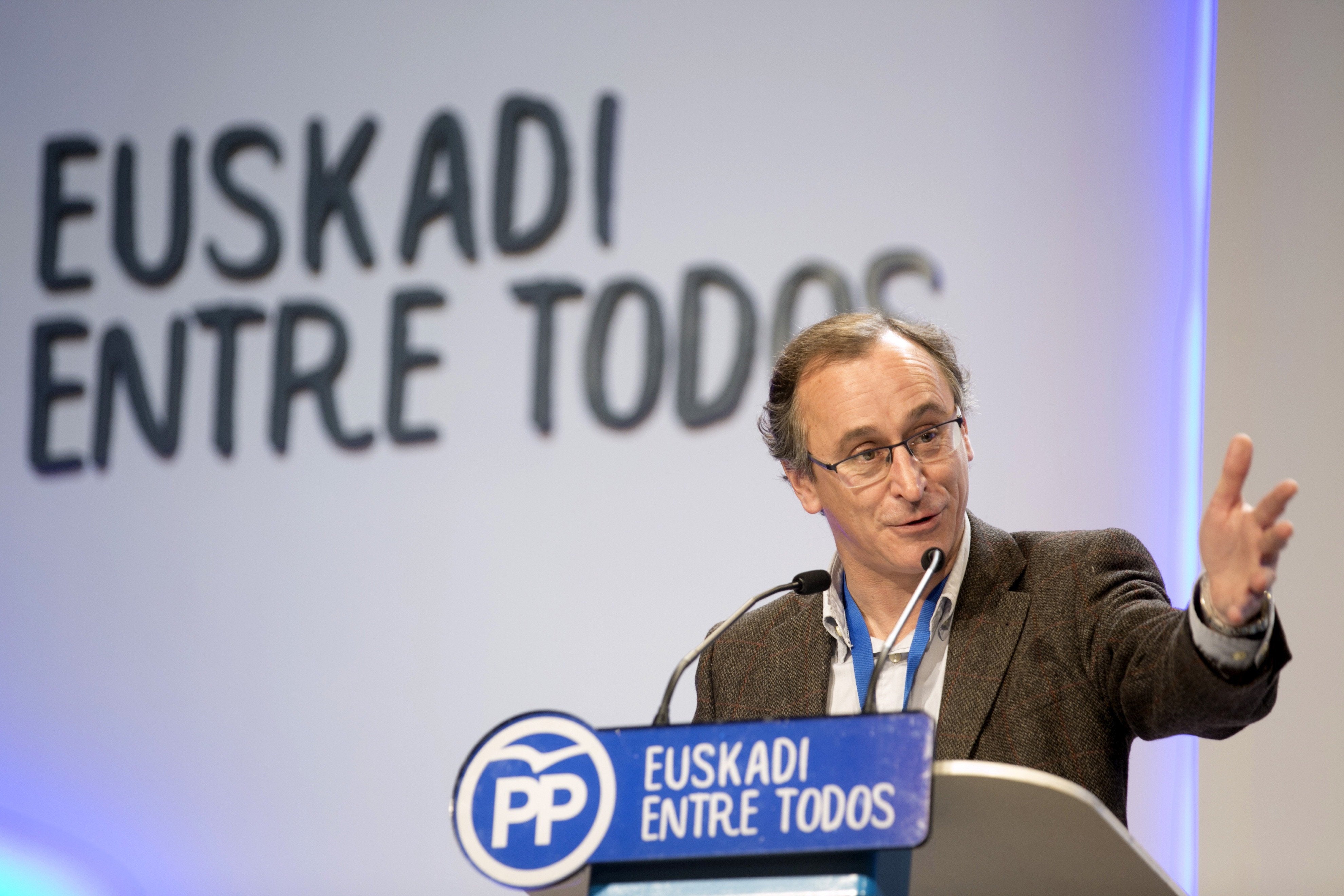 El PP rechaza el plan de acercamiento de presos de ETA por ser un precio por el desarme El PP rechaza el plan de acercamiento de presos de ETA por ser un precio por el desarme