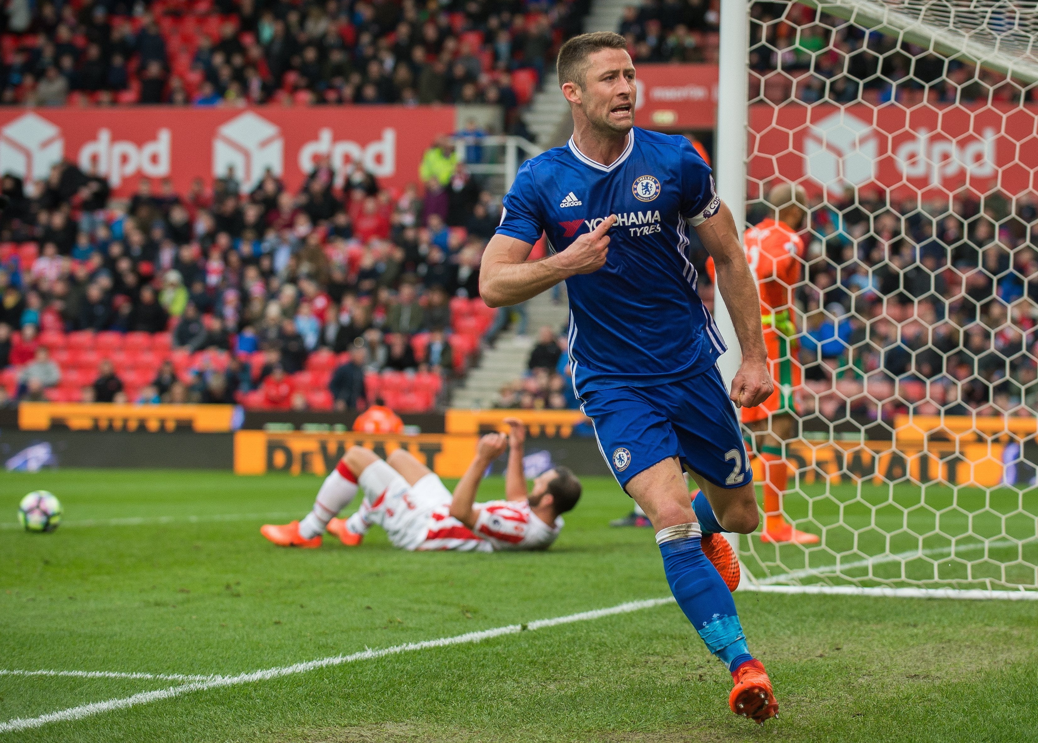 Cahill acerca la Premier al Chelsea tras una victoria 'in extremis' frente al Stoke City Cahill acerca la Premier al Chelsea tras una victoria 'in extremis' frente al Stoke City