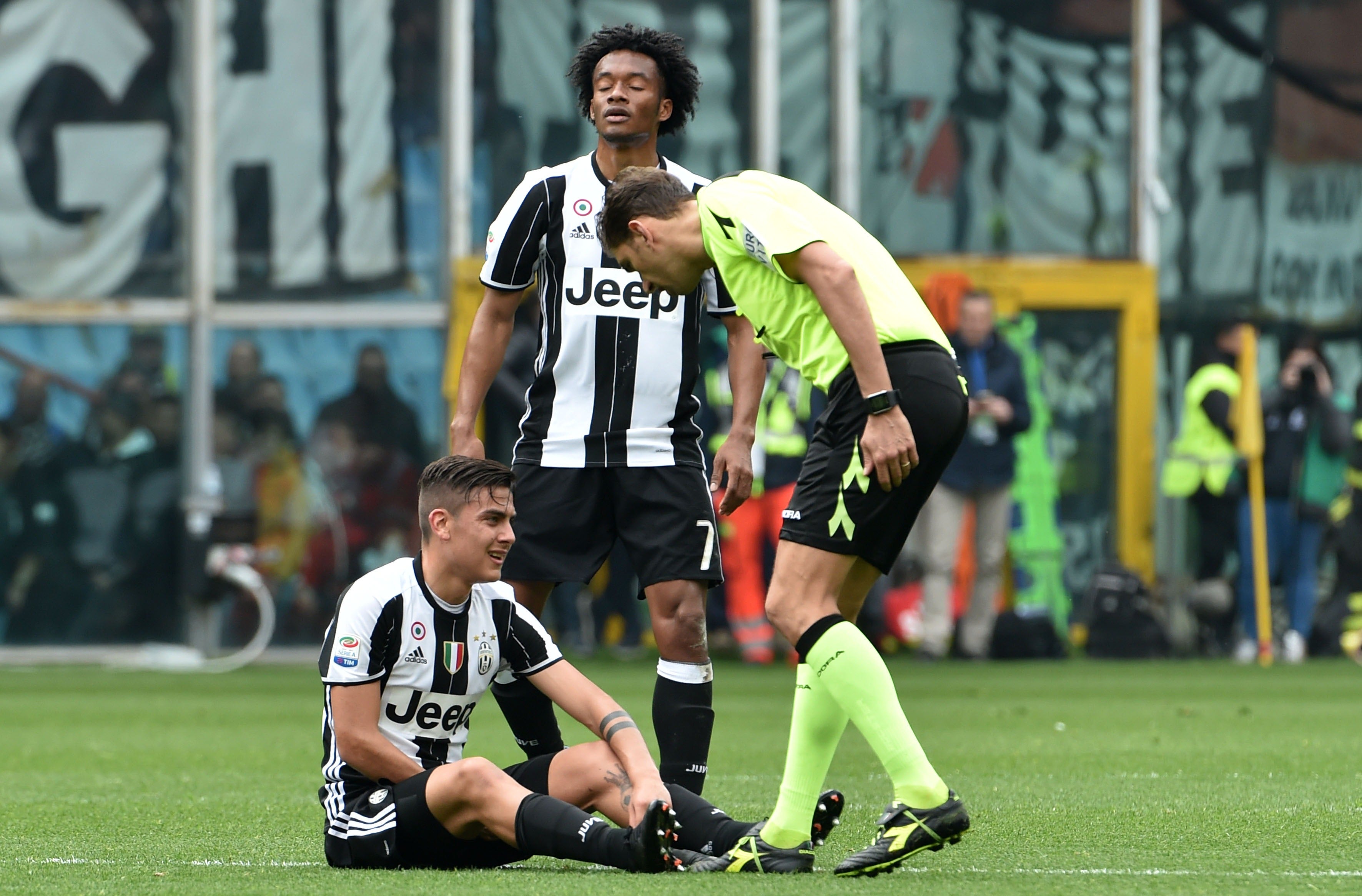 Saltan las alarmas en la Juventus: Dybala se retira lesionado Saltan las alarmas en la Juventus: Dybala se retira lesionado