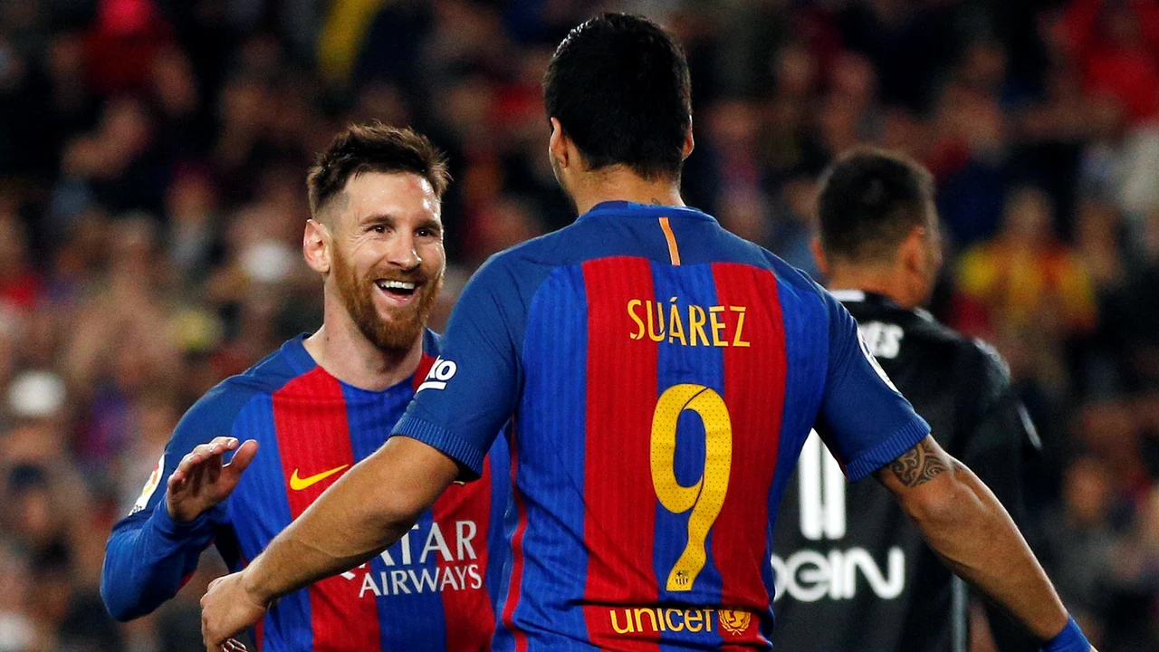 Leo Messi y Luis Suárez celebran un gol ante el Valencia