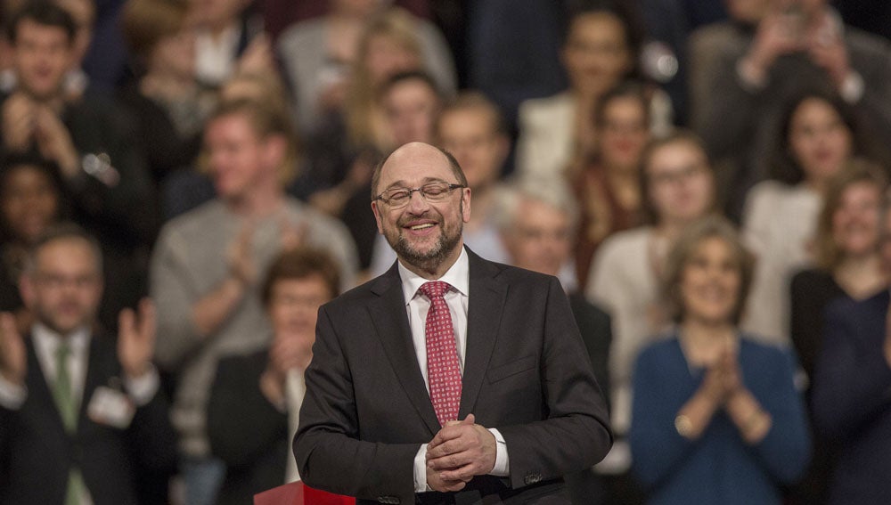Schulz deja la presidencia del SPD para favorecer una renovación y centrarse en el Ministerio de Exteriores Schulz deja la presidencia del SPD para favorecer una renovación y centrarse en el Ministerio de Exteriores