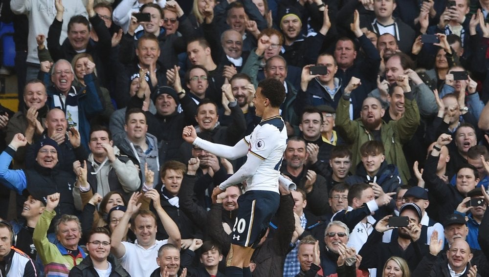 Dele Alli celebrando un gol