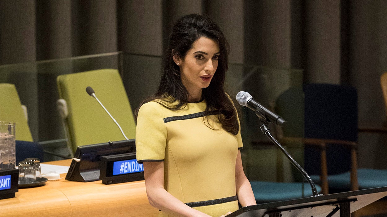 Ni brujas ni sumisas: ¿Por qué se presta más atención a la ropa de una mujer que a su discurso? Ni brujas ni sumisas: ¿Por qué se presta más atención a la ropa de una mujer que a su discurso?