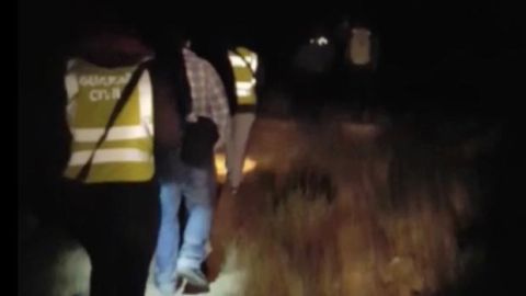 Agentes de La Guardia Civil que rescataron a los tres extraviados
