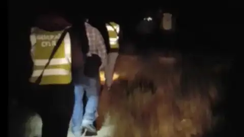 Agentes de La Guardia Civil que rescataron a los tres extraviados Agentes de La Guardia Civil que rescataron a los tres extraviados