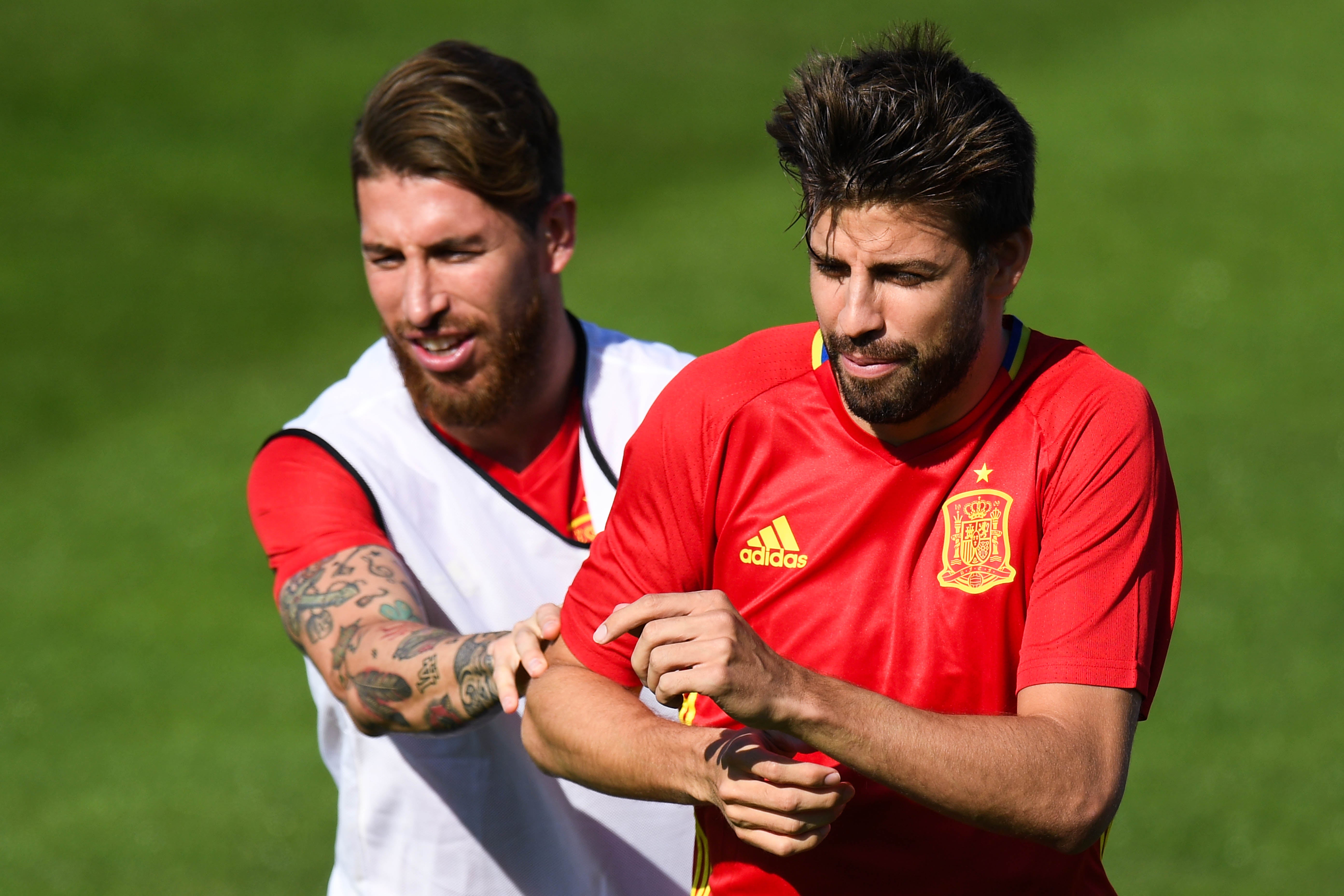 Lopetegui: "Ahora Ramos y Piqué se pueden mandar tuits con la misma camiseta" Lopetegui: "Ahora Ramos y Piqué se pueden mandar tuits con la misma camiseta"