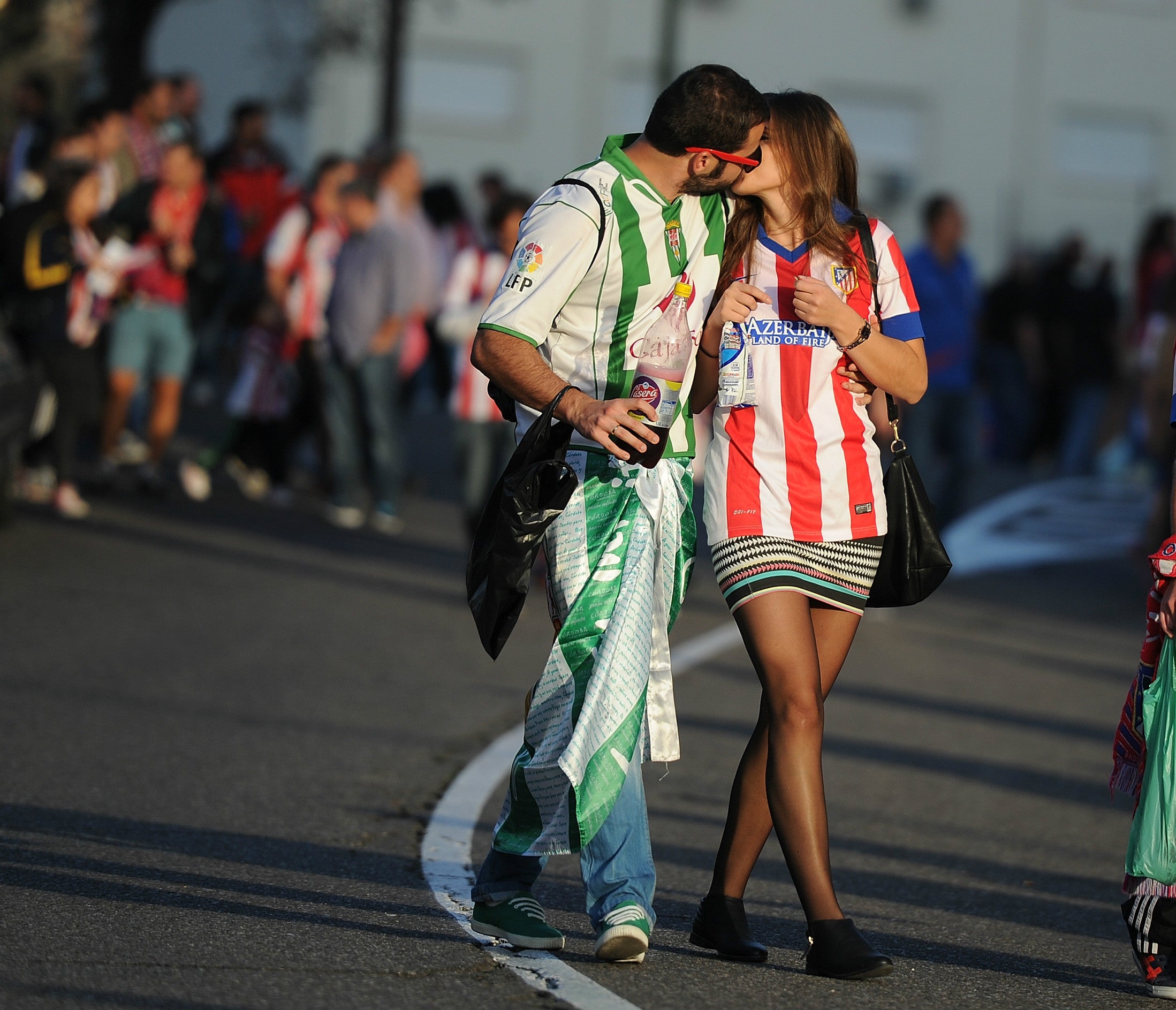 Un estudio demuestra que la pasión por el fútbol es similar al sentimiento de una persona enamorada Un estudio demuestra que la pasión por el fútbol es similar al sentimiento de una persona enamorada