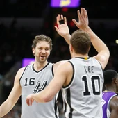 Pau Gasol celebra una canasta con Lee Pau Gasol celebra una canasta con Lee