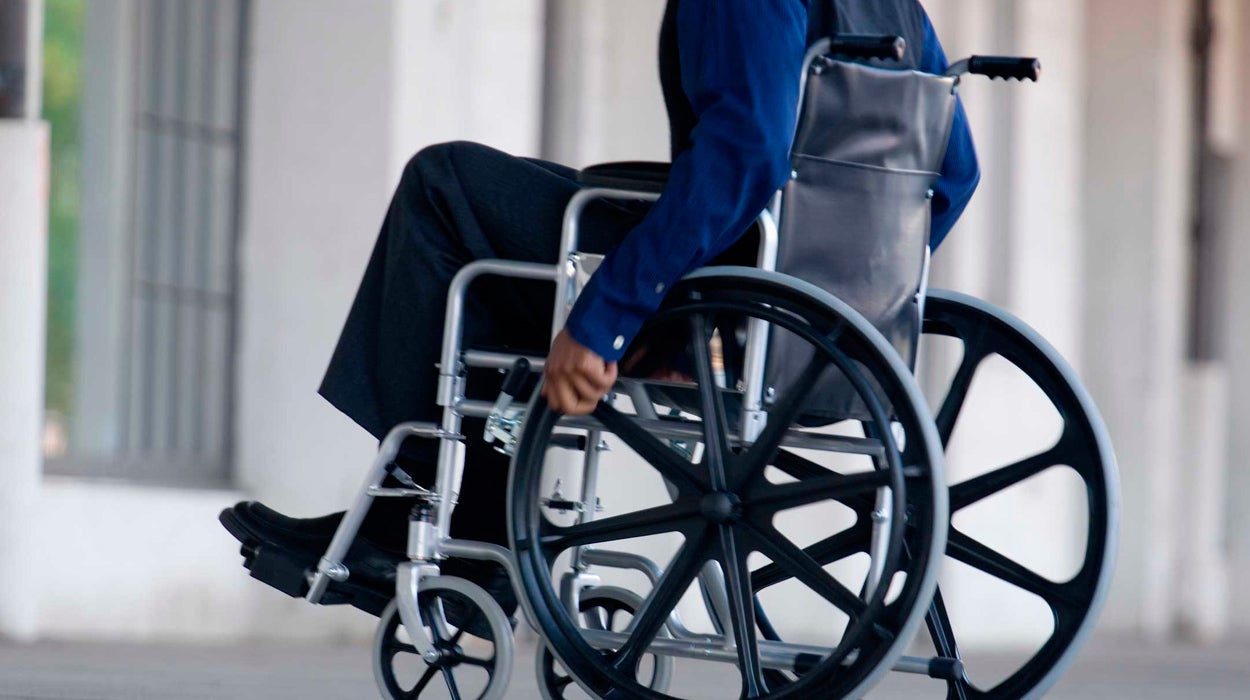 Personas con lesiones medulares podrían volver a caminar gracias a un sistema de estimulación por electrodos Personas con lesiones medulares podrían volver a caminar gracias a un sistema de estimulación por electrodos