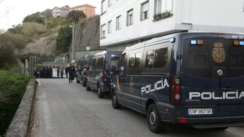Despliegue policial delante de una manifestaci&oacute;n la semana pasada en Nueva Pescanova