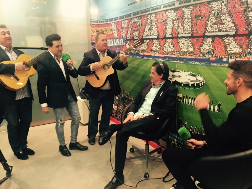 Las canciones de Chaito y Palosanto a Simeone y a su hija Carla Las canciones de Chaito y Palosanto a Simeone y a su hija Carla