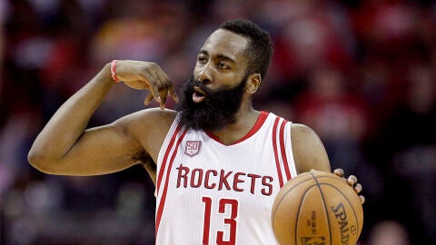 James Harden, durante el partido contra los Nuggets