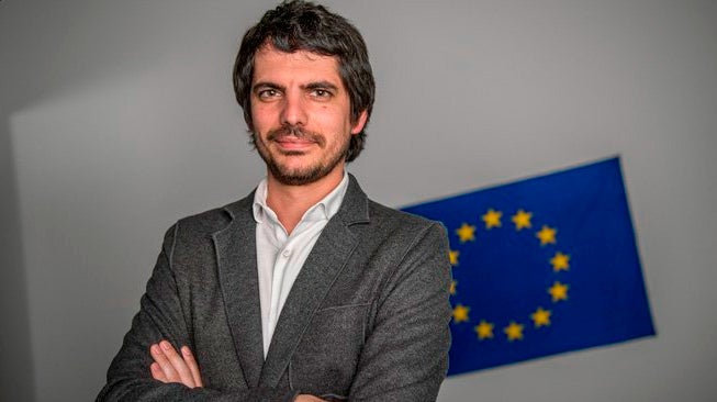 Ernest Urtasun: "Luis de Guindos está aprovechando las declaraciones de Dijsselbloem para lanzar su campaña" Ernest Urtasun: "Luis de Guindos está aprovechando las declaraciones de Dijsselbloem para lanzar su campaña"