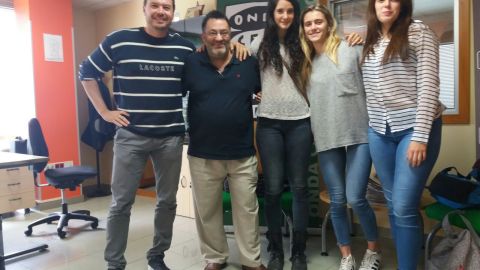 El presidente y tres jugadores del Club Voleibol Ol&iacute;mpico en los estudios de Onda Cero Las Palmas