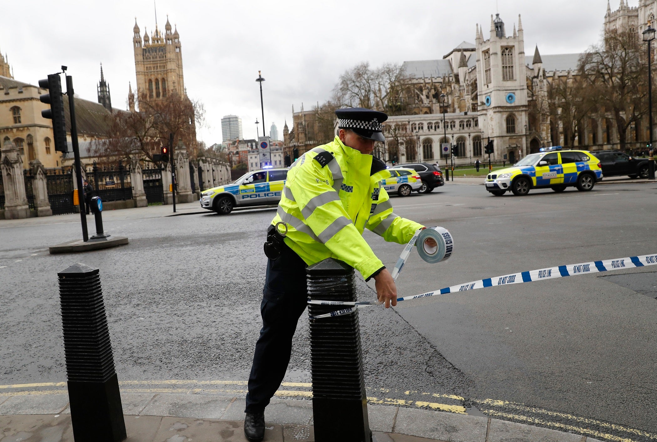Al menos cinco muertos, entre ellos el atacante, y 40 heridos tras un ataque terrorista junto al Parlamento de Londres Al menos cinco muertos, entre ellos el atacante, y 40 heridos tras un ataque terrorista junto al Parlamento de Londres