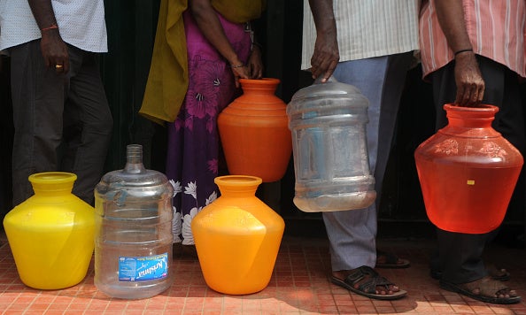 Más de 1.800 millones de personas, en riesgo de contraer enfermedades por beber agua contaminada Más de 1.800 millones de personas, en riesgo de contraer enfermedades por beber agua contaminada