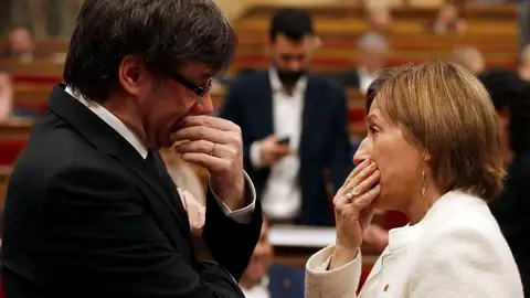 El president de la Generalitat, Carles Puigdemont, y la presidenta del Parlament, Carme Forcadell El president de la Generalitat, Carles Puigdemont, y la presidenta del Parlament, Carme Forcadell
