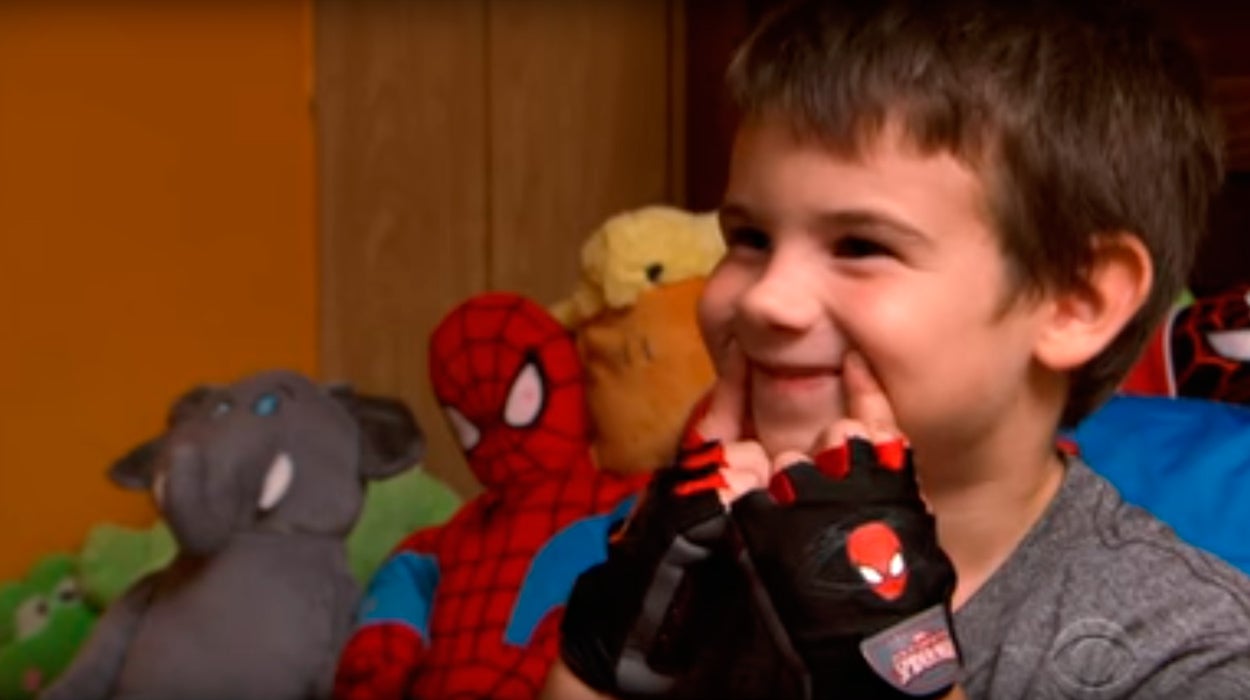 La emotiva historia de Jaden Hayden, el niño huérfano que cambia juguetes por sonrisas La emotiva historia de Jaden Hayden, el niño huérfano que cambia juguetes por sonrisas