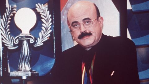 Constantino Romero junto a los premios de 'La Parodia Nacional'