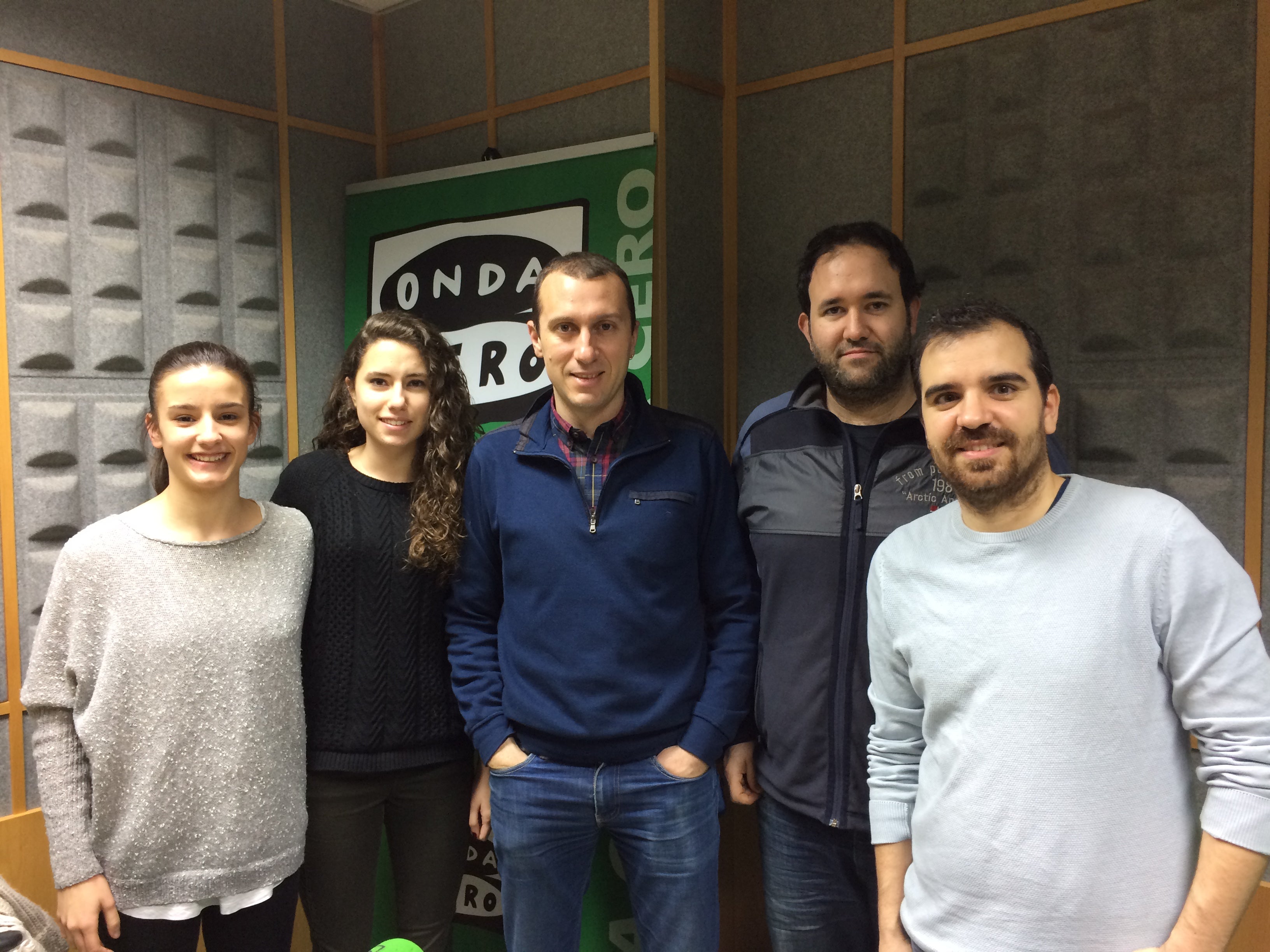 Entrevista al equipo de 2ª División Femenina de baloncesto de Paz de Ziganda. Entrevista al equipo de 2ª División Femenina de baloncesto de Paz de Ziganda.