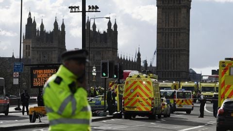 Zona llena de ambulancias tras el ataque en Londres