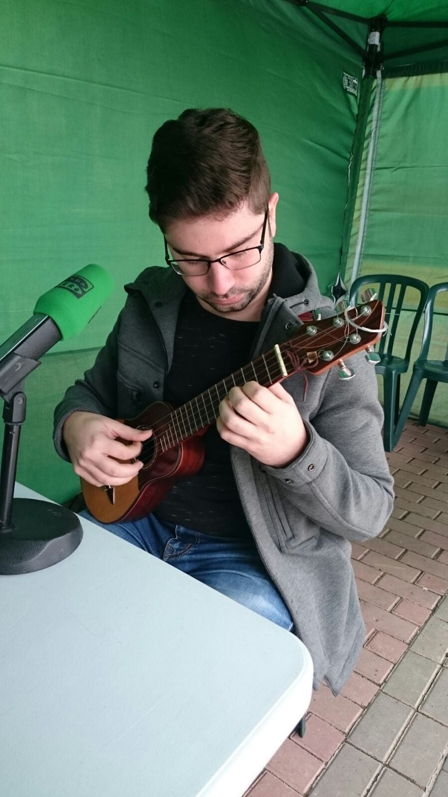 El joven timplista Abraham Ramos en directo El joven timplista Abraham Ramos en directo