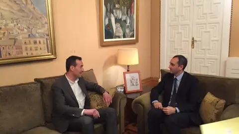 Carlos González y César Sánchez, reunidos en la Diputación Provincial de Alicante. Elche